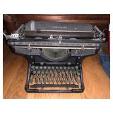 UNDERWOOD ANTIQUE MANUAL TYPEWRITER