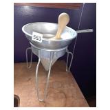 WEAR-EVER NO. 8 STRAINER W/ STAND ALUMINUM