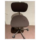 ROLLING OFFICE CHAIR