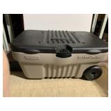 RUBBERMAID ACTION PACKER STORAGE TOTE WITH PULL