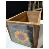 SUNFLOWER WOOD BOX AND 8 CANDLES CALY POTS FEW