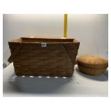 PICNIC BASKET W/ MISSING TOP AND OTHER BASKETS