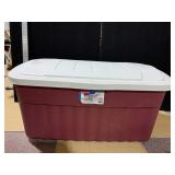 40-GAL ROUGHNECK RUBBERMAID TOTE WITH HINGED LID