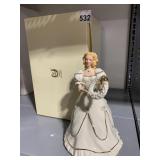 LENOX LTD A CHRISTMAS WELCOME FIGURINE IN OB