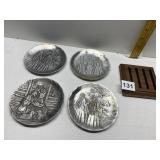 WENDELL AUGUST 4 PLATES W/ WOOD HOLDER