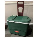 RUBBERMAID ROLLING COOLER CLEAN