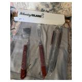 WHEELING ISLAND BBQ SET, NEW