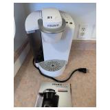 WHITE KEURIG COFFEE MAKER