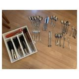 FLATWARE AND STEAK KNIVES