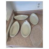 HALL CHINA AU GRATIN DISHES, 1 LID