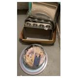 BAKING PANS, MUFFIN PANS, ETC. GREEN LUNCH TRAY