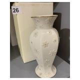 LENOX SNOWFLAKE BUD VASE IN OB