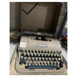 UNDERWOOD TYPEWRITER