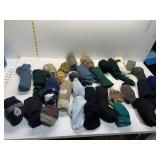 LARGE GROUP OF MENS SOCKS