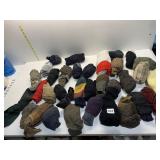 LARGE GROUP OF MENS SOCKS