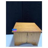 LIFT TOP STOOL 18" W X 15" D X 13" H