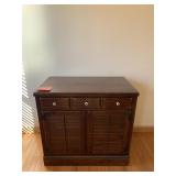 2 DOOR 1 DRAWER BAR 32X30X19