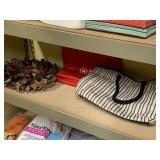 LARGE HANDBAG AND DECORATIVE LEAFï¿½S