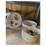 ROYAL WORCHESTER PIE DISH AND 10 COMPOTES