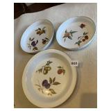 ROYAL WORCHESTER OVEN TO TABLE PANS 2 LARGE PIE