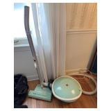 HOOVER TURQUOISE CANISTER VAC W/ POWER ATTACHMENT