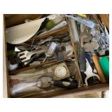 CONTENT TIN DRAWER MOSTLY KNIVES AND OTHER