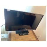 32" RCA TV W/ REMOTE