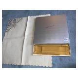 PLACEMAT AND VERA TABLECLOTH