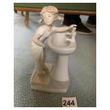 LLADRO GIRL AT SINK #92 7" H
