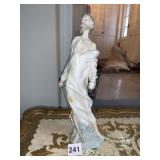 LLADRO MISSING HAND 11.5" H