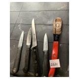 ASSORTED KNIVES 1 IS A CUTCO SERVING PIECE