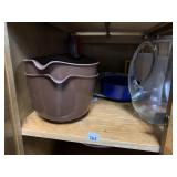 ASSORTED LOCKING LID CONTAINERS AND GLASS PITCHER