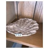 GOLD SHELL DESIGN DISH 9.5"