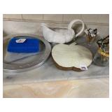 GRAVY BOAT, CUTTING BOARD APPLE SHAPE