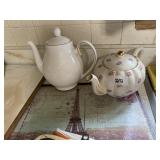 2 TEA POTS GIBSONS STATE