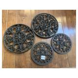 ROUND IRON TRIVET SET