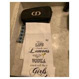 NOVELTY TOWEL, TOILETRY BAG