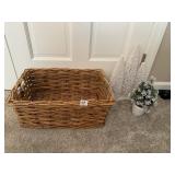 BASKET AND CHRISTMAS Dï¿½COR