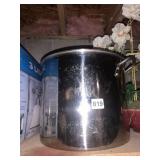 LARGE STOCK POT