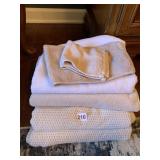 WHITE/CREAM BATH TOWELS