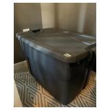 35-GAL RUBBERMAID TOTE