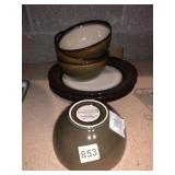 HOME TRENDS DISHES, 3 PLATES, 4 BOWLS