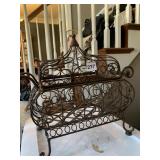 IRON DECORATIVE CASSEROLE HOLDER