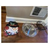 SNOWMAN COOKIE PLATE, DIVIDED SERVING DISH, WIRE