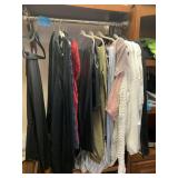 SZ XS/S WOMENï¿½S TOPS, SWEATERS, LACE TOPS, LINEN