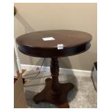 27X25 ROUND SIDE TABLE