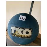 TKO FITNESS MEDICINE BALL, 8#