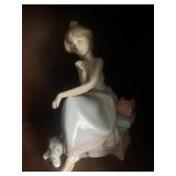 LLADRO #5466 "CHIT CHAT" GIRL ON TELEPHONE,