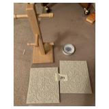 FOOTED TILES, MUG HOLDER