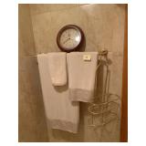 DECORATIVE TOWELS AND CLOCK